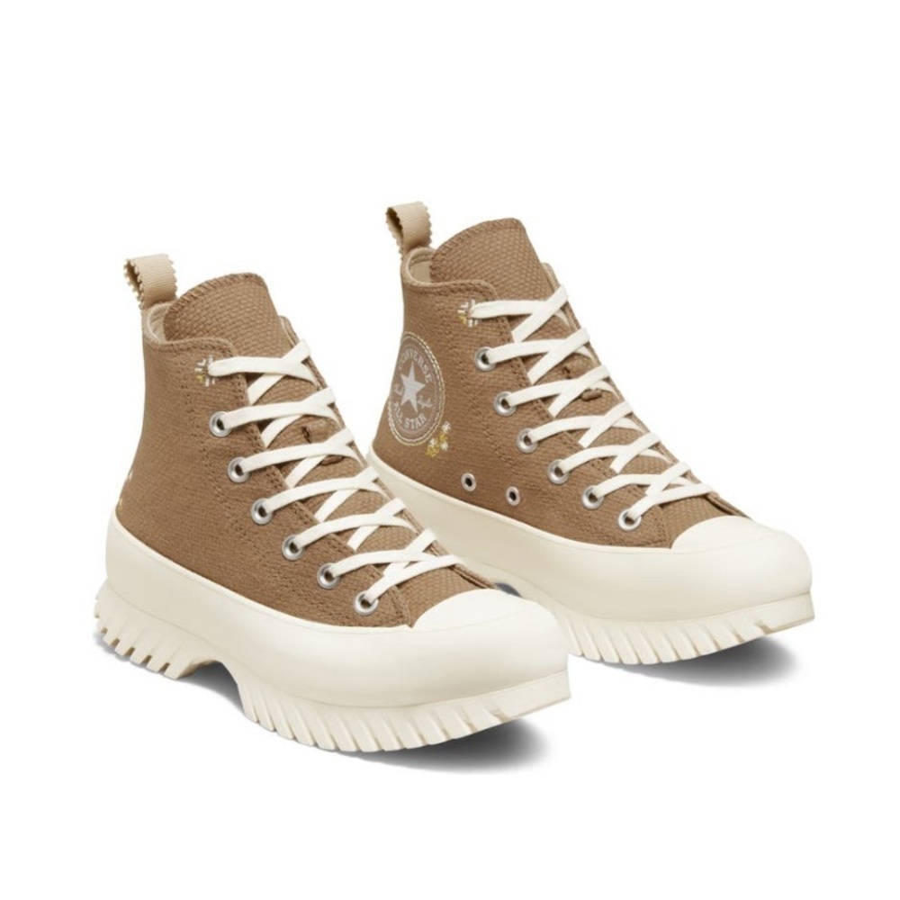 {Converse} all star lugged platform 2.0 embroidered sneaker New in box